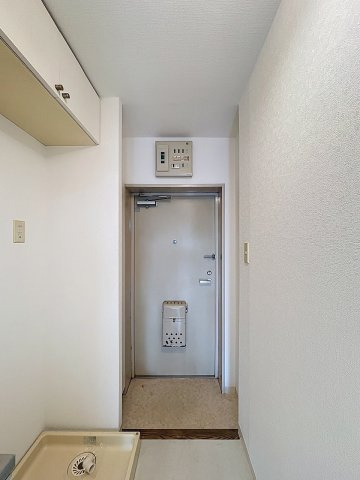 コージー久米川（Cozy　Kumegawa）の玄関|収納もある玄関です