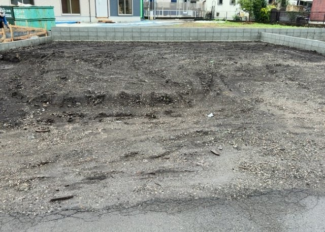 【バルコニー】 | バルコニーは、室外の専用スペースのうち、「屋根がなく開放された空間」であるものを指します。ベランダより広いタイプのものが多く、日当たりもよいため家庭菜園などを楽しみたい人にとって適した環境となります。
