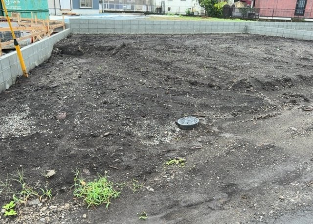 【構造・工法・仕様】 | 木造住宅とは土台、壁、柱など建築物の強度を支える構造体の材に木が使用されている構造を指します。構造体は建物の自重を支えるだけではなく風圧や水圧、積裁荷重などあらゆる衝撃に耐えるための基礎です。