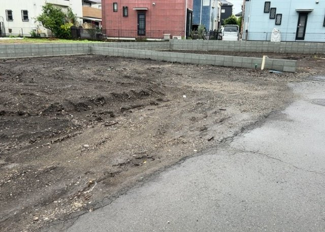 【庭】 | 庭のある家に住むことのメリットとして、子どもたちの遊び場を確保できること、ガーデニングや家庭菜園を楽しめること、明るさを確保できることがあります。また、配置を工夫することでプライバシーが確保できます。