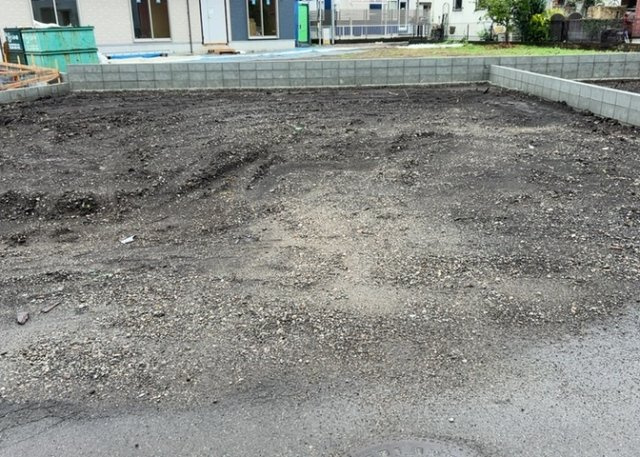 【玄関】 | 玄関は、狭すぎると複数人で使いにくく、広すぎても無駄な空間になりがちです。最低2畳を目安にして、家の広さとの兼ね合いや家族の人数を考慮して決めるとよいでしょう。現地を見学して快適な玄関を選びましょう！