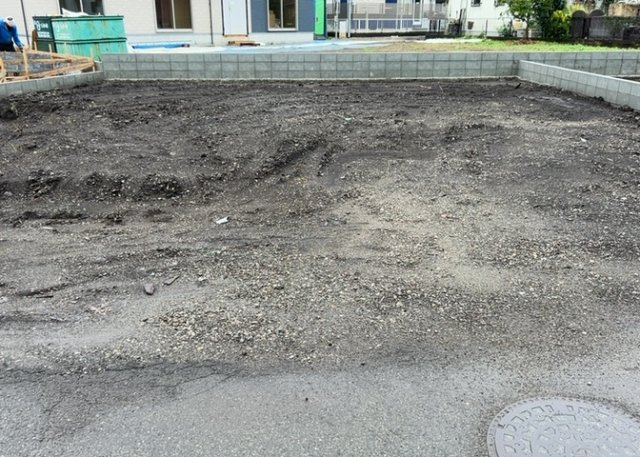 【玄関】 | 玄関ポーチにおいて最も重視すべきと言っても良いのが広さです。適切な広さの玄関ポーチでないと外見的なバランスは崩れてしまいますし、何より使いにくくなってしまいますので、現地で実際に下見をしてみましょう！