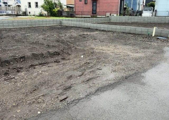 【駐車場】 | 駐車場と明記されていても、最小スペースでつくられた駐車場だと大型車は駐車できなかったり、出入りしにくくなったりする可能性があります。お車のサイズと購入したい物件の駐車場のサイズを現地で確認しましょう。