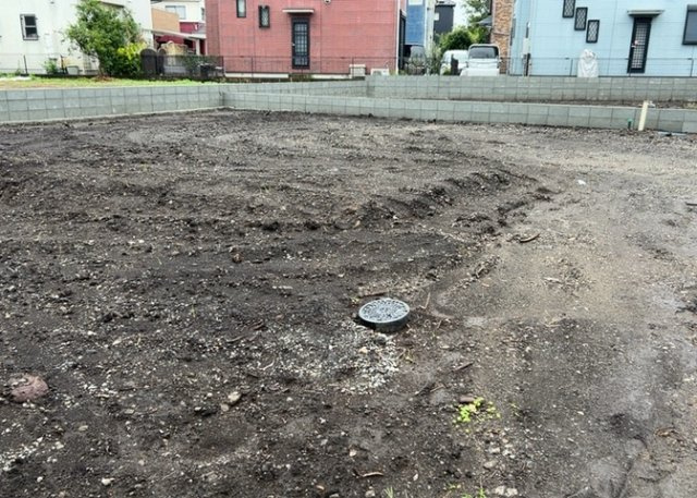 【庭】 | 庭があることでガーデニングや家庭菜園はもちろん、こどもの遊び場やペットを放して遊ぶことができます。また、家の周囲に余裕があるということです。隣地との間があれば、十分な日当たりと、風通しが確保できます。
