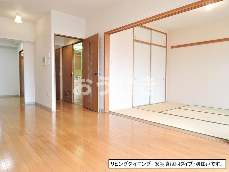 フロール川崎古市場　1番館の居間・リビング