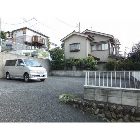 シャトル金山駐車場の外観