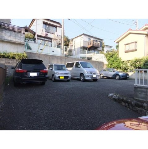 シャトル金山駐車場の内装