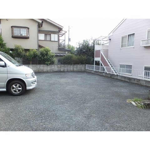 シャトル金山駐車場の外観