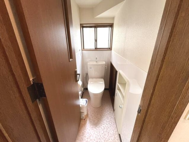 大網白里市清水　中古戸建のトイレ|リビング約16帖 4LDK  閑静な立地  軽自動車1台可能  