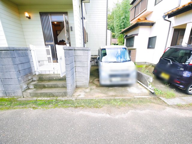 大網白里市清水　中古戸建の駐車場|リビング約16帖 4LDK  閑静な立地  軽自動車1台可能  