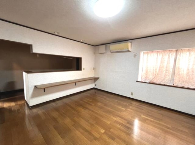 大網白里市清水　中古戸建の居間・リビング|リビング約16帖 4LDK  閑静な立地  軽自動車1台可能  