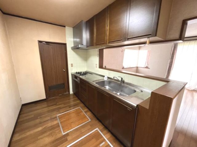 大網白里市清水　中古戸建のキッチン|リビング約16帖 4LDK  閑静な立地  軽自動車1台可能  