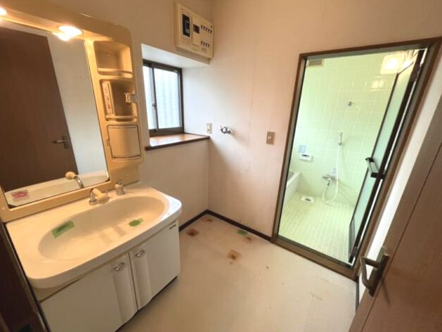 大網白里市清水　中古戸建の独立洗面台|リビング約16帖 4LDK  閑静な立地  軽自動車1台可能  