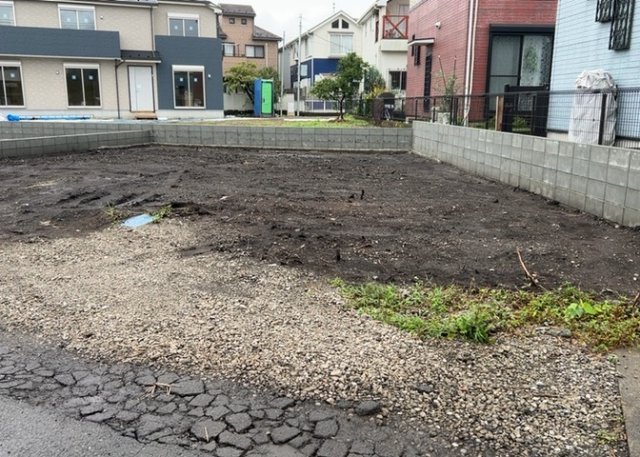 【駐車場】 | 駐車場と明記されていても、最小スペースでつくられた駐車場だと大型車は駐車できなかったり、出入りしにくくなったりする可能性があります。お車のサイズと購入したい物件の駐車場のサイズを現地で確認しましょう。