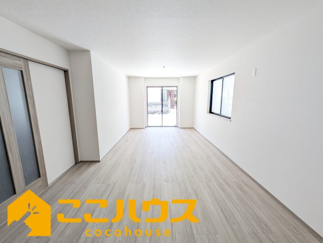 豊見城市我那覇232番　ハートフルタウン　新築戸建て　全2棟　B号棟の居間・リビング|LDK18帖
