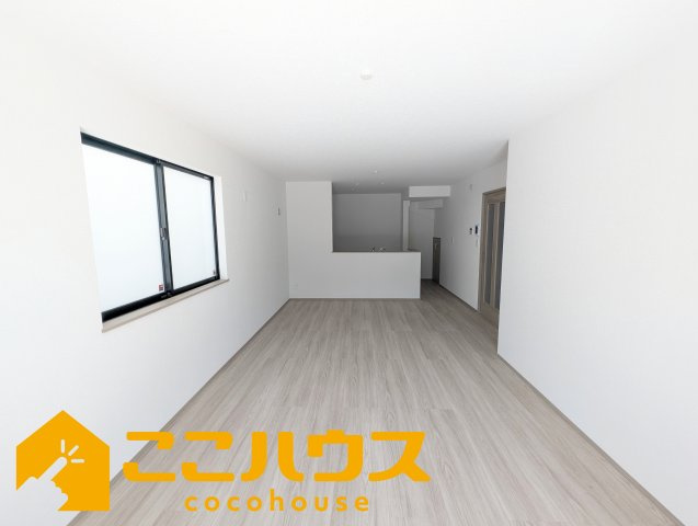豊見城市我那覇232番　ハートフルタウン　新築戸建て　全2棟　B号棟の居間・リビング|LDK18帖
