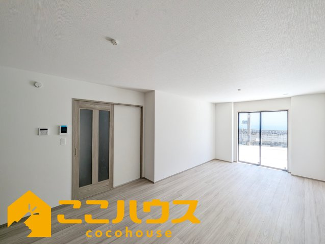 豊見城市我那覇232番　ハートフルタウン　新築戸建て　全2棟　B号棟の居間・リビング|LDK18帖
