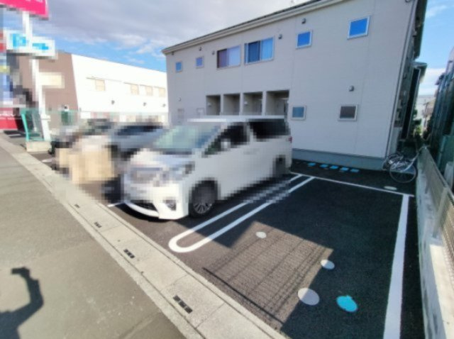リーブルファイン南平野の駐車場
