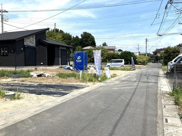 比企郡吉見町久保田　新築戸建の前面道路含む現地写真