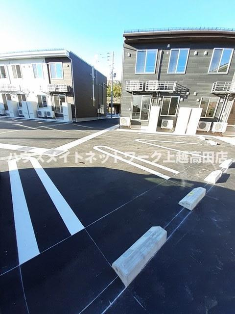 リ・フィラーレ　Ⅱの駐車場|消雪付駐車場