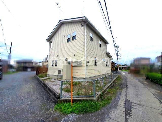 深谷市原郷　土地広々66坪超！　築8年の前面道路含む現地写真