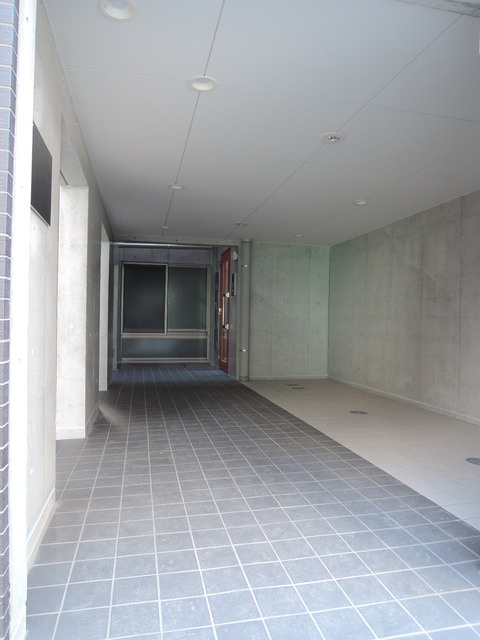 北区赤羽２丁目の賃貸マンションのエントランス