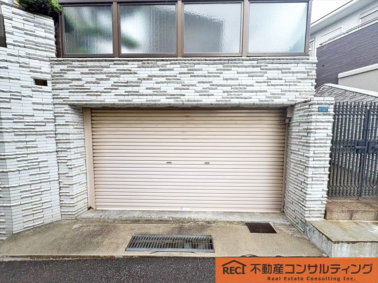 神戸市東灘区西岡本4丁目　中古戸建の駐車場