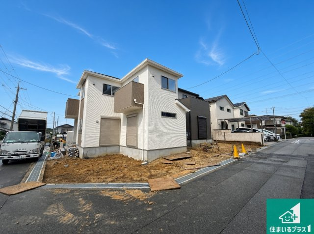 大阪狭山市大野台　第11期　新築一戸建ての前面道路含む現地写真|周辺は落ち着いた街並みの住宅地！子育てがしやすい住環境です！まだ未完成ですが、現地でしかわからない事もございます。是非一度ご覧ください。