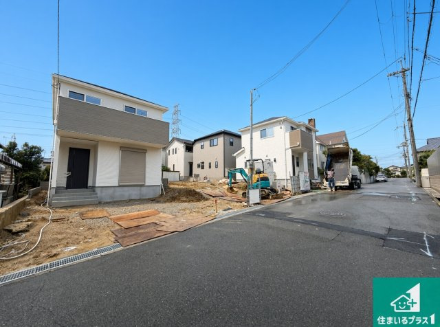 大阪狭山市大野台　第11期　新築一戸建ての前面道路含む現地写真|周辺は落ち着いた街並みの住宅地！子育てがしやすい住環境です！まだ未完成ですが、現地でしかわからない事もございます。是非一度ご覧ください。
