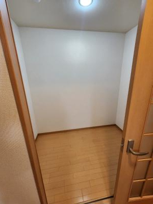 MNS千本の内装|納戸