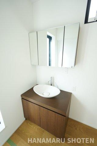 村田町貸家の独立洗面台|お電話でのご予約がスムーズです！