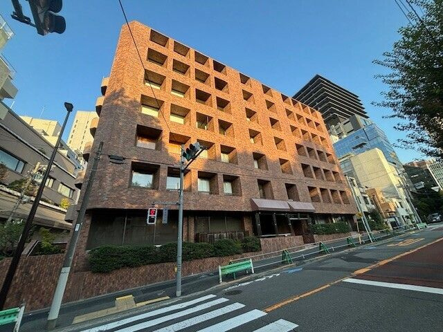 ロイヤル赤坂サルーンの外観
