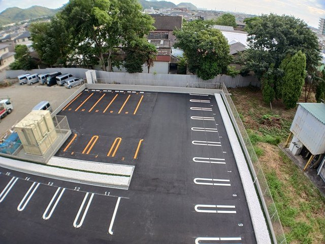 ザ　ベース東姫路の駐車場