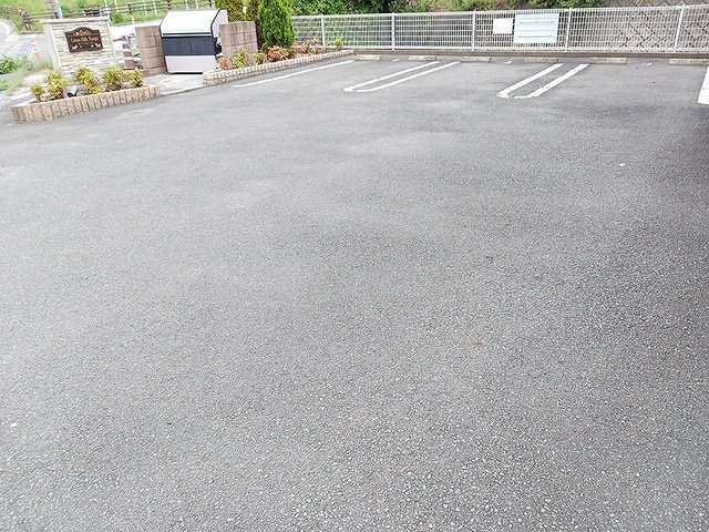 グリーンヒルズ　ＴＯＲＡＪＡの駐車場