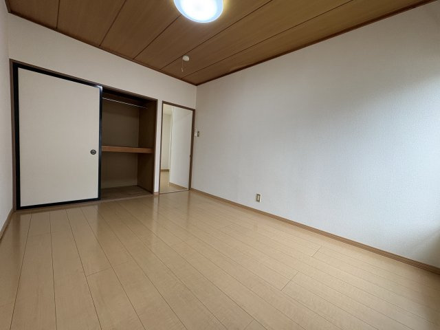 レジデンス桑原Ａの居間・リビング|洋室6帖
