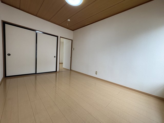 レジデンス桑原Ａの居間・リビング|洋室6帖