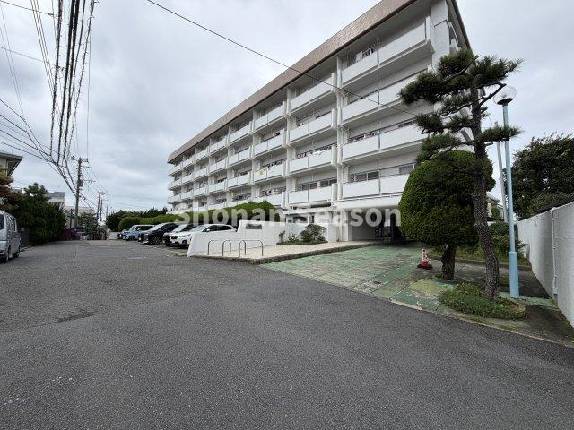 【現地画像あり！】ヴィラウィスタリアの外観|利便性良好の2駅2路線利用可能！湘南を感じられる閑静な住宅街◎　　
JR「辻堂」駅徒歩20分！駅直結の大型ショッピング施設があり生活利便性良好♪