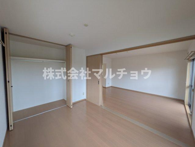 サンセットの洋室|落ち着いた色調の洋室です