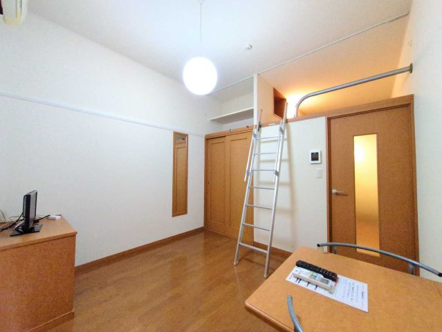 レオパレス北条東の居間・リビング