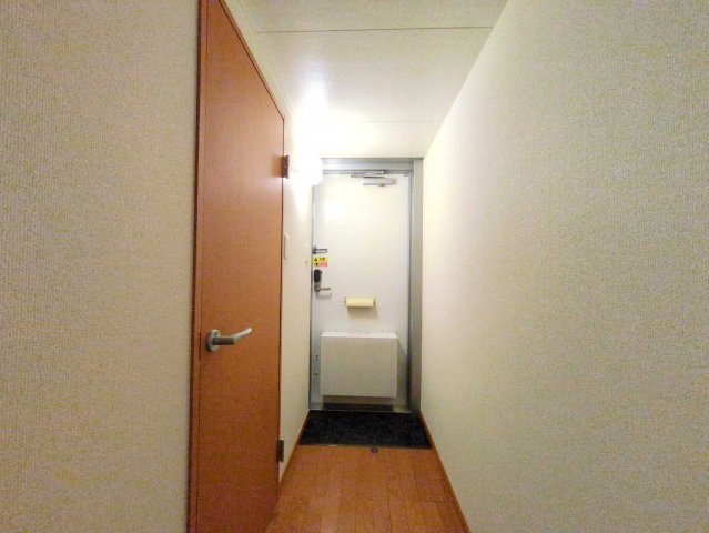 レオパレス北条東の玄関