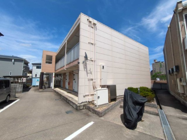 レオパレスデンファレ花田の外観