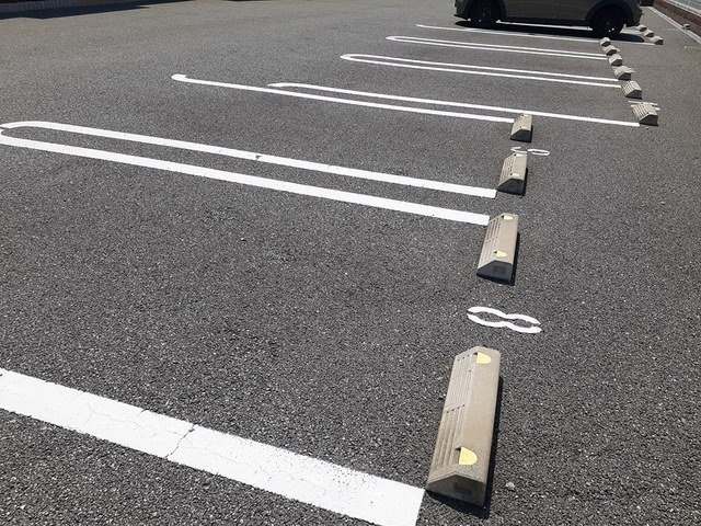 シーズンズ　コンフォートⅠの駐車場