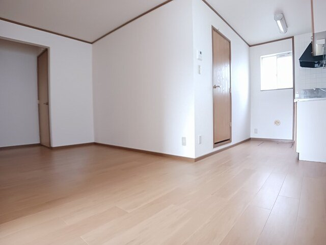 クレストール上野田　Ｂの居間・リビング