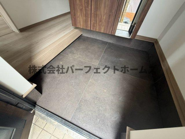 茄子作1丁目戸建　賃貸の玄関|収納もある玄関です