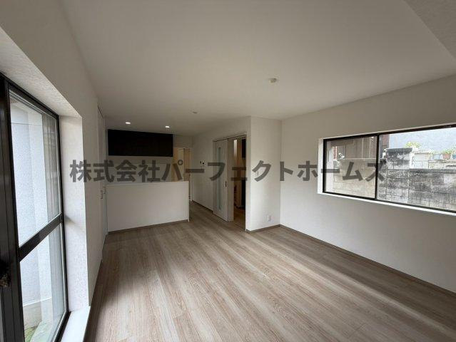 茄子作1丁目戸建　賃貸の居間・リビング|おしゃれな居間です