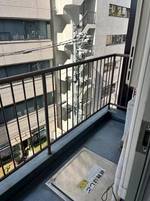 ムサシビルのバルコニー