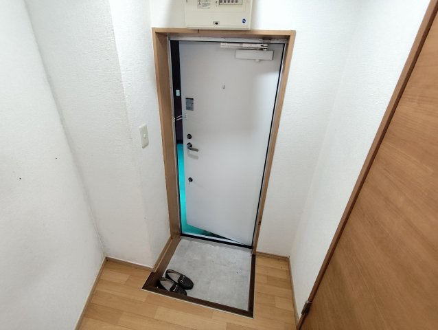 永和第8ビルの玄関