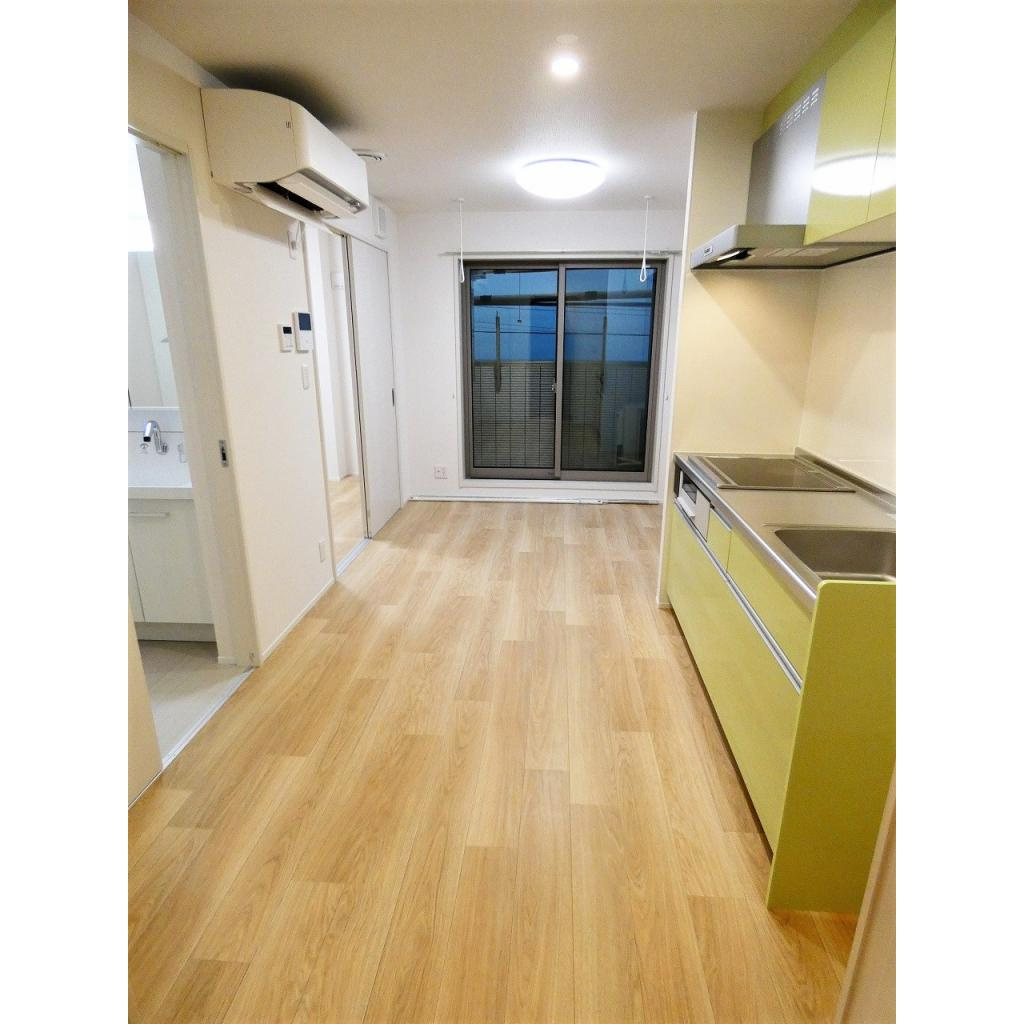 ジュノス豊玉TOKYOZERO EMISSION HOUSEの居間・リビング