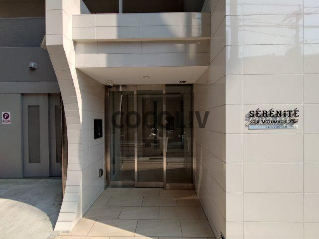 セレニテ神戸元町プリエのエントランス