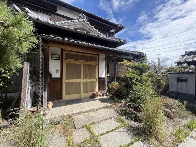 飾磨区構　中古一戸建て